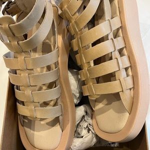 Brand new never worn Pilcro sandal. Beige. Size 39/8.5
